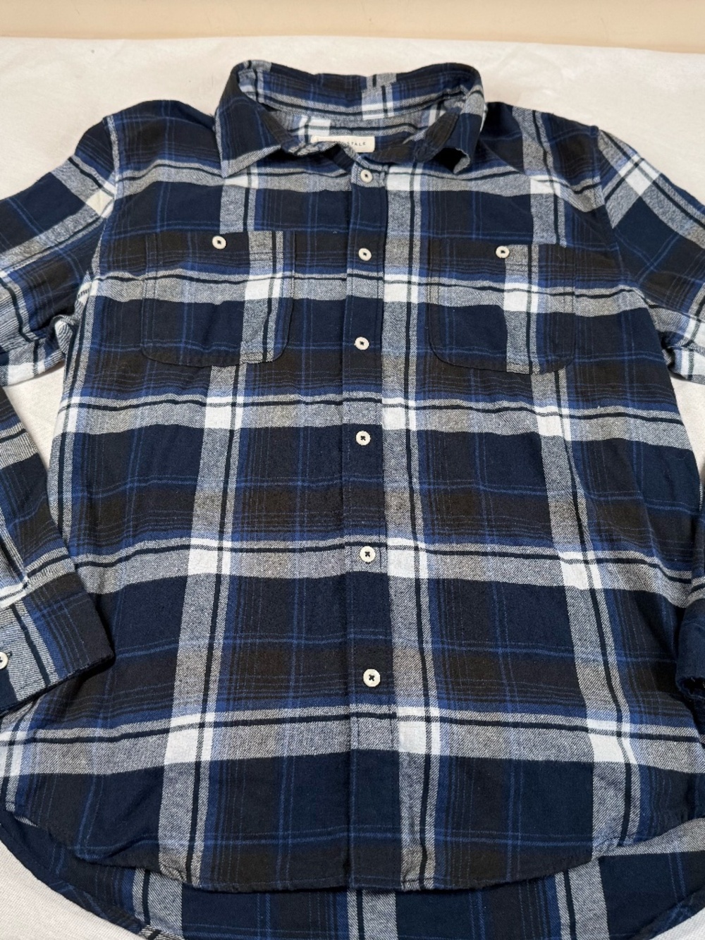 Aéropostale Men's Button Up Long Sleeve Shirt Size Medium - Blue Plaid